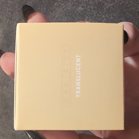 One/Size Translucent Ultimate Setting Powder - Picture 3 of 8